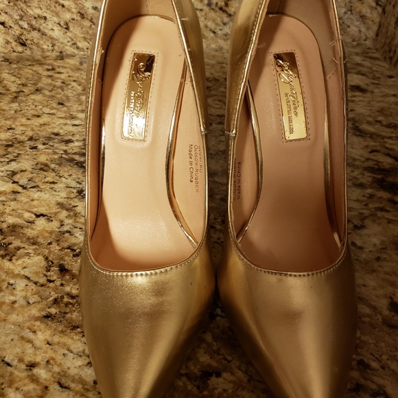Olivia Miller Alessia Signature Pumps - Picture 2 of 8